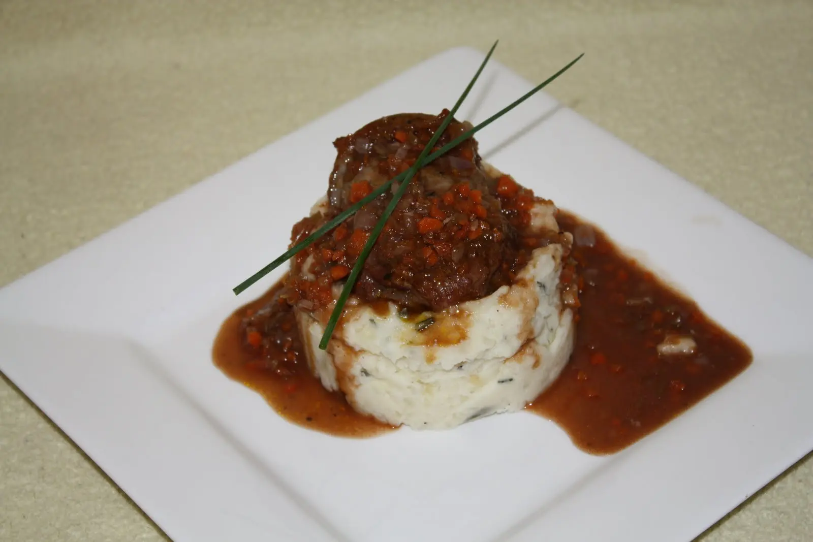 Joues de veau, purée et carottes glacées